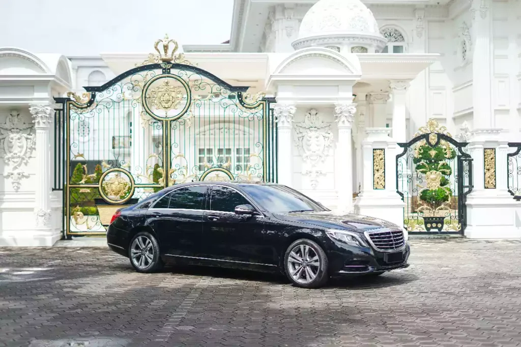 Mercedes-Benz S400 luxury sedan in Bali